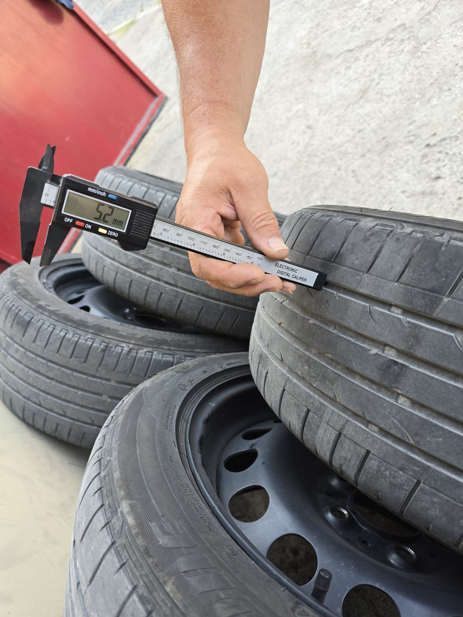 Оригинални джанти bmw 17 инча с гуми bridgestone 225 50 17