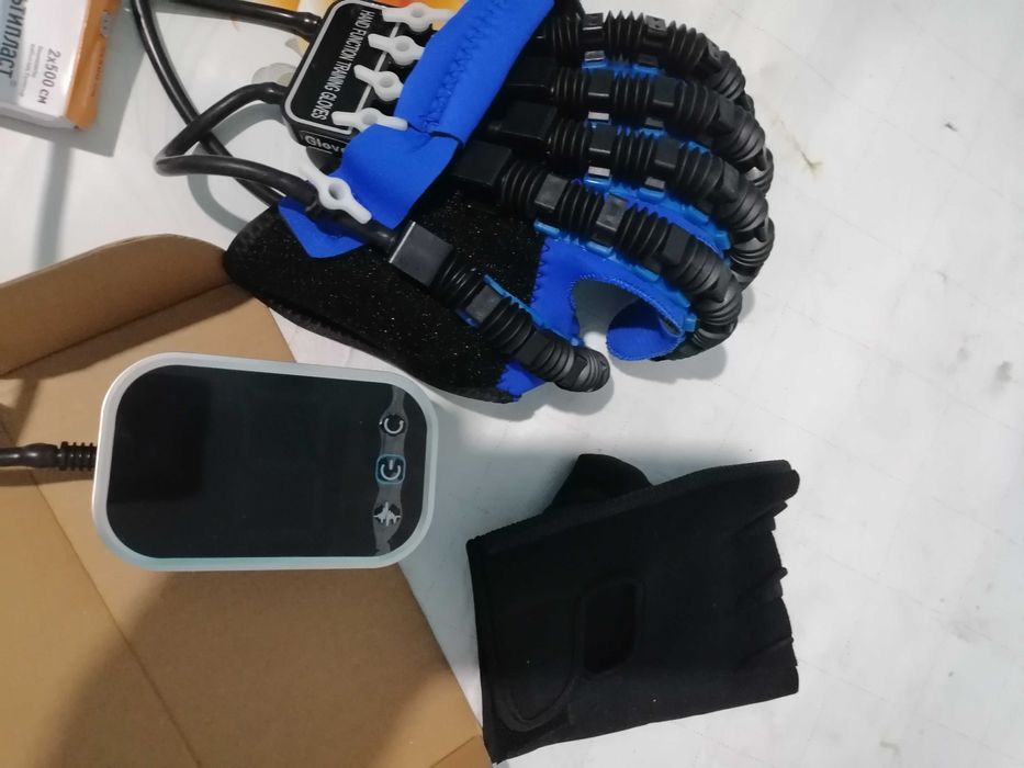 Перчатки реабилитационные для восстановление после инсульта