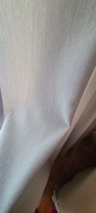 Къси плътни  пердета и дълги завеси с тънко перде