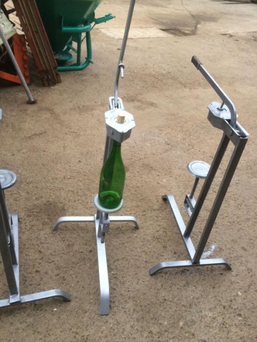 Capsator Sticle cu Pluta