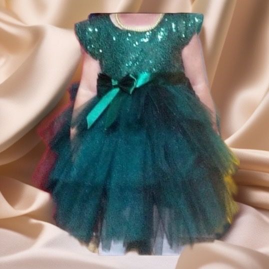 Продам новогоднее нарядное платье на девочку