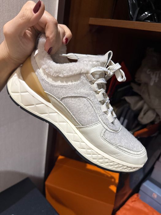 Теплые кроссовки 39 размер  Uterqüe