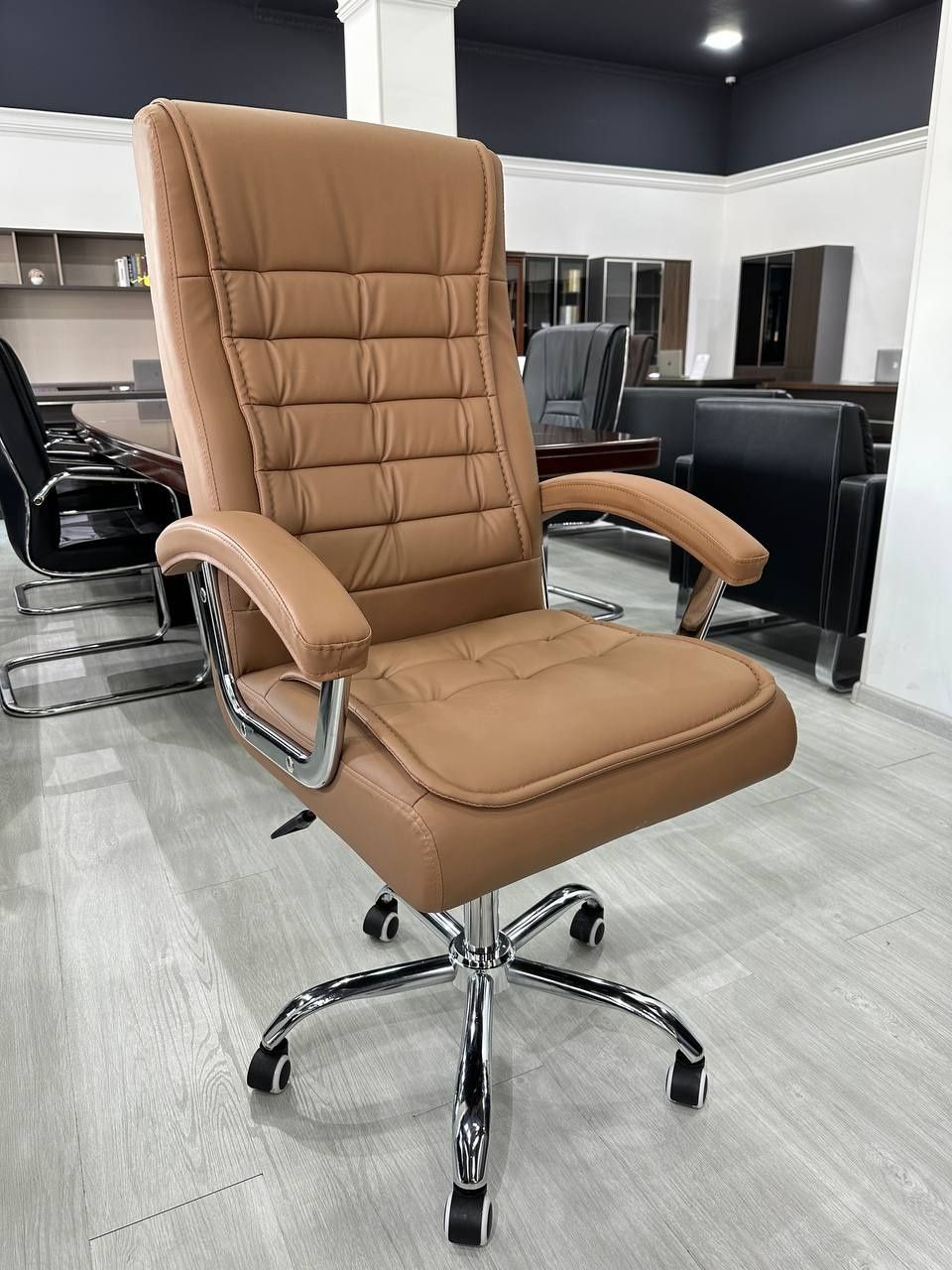 Офисное кресло для руководителя модель S42