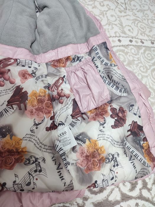 продам куртку для девочек 140 см рост примерно на 7-8 лет