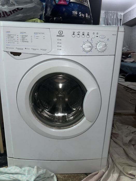 Стиральная машина Indesit WISL-102 (CSI)