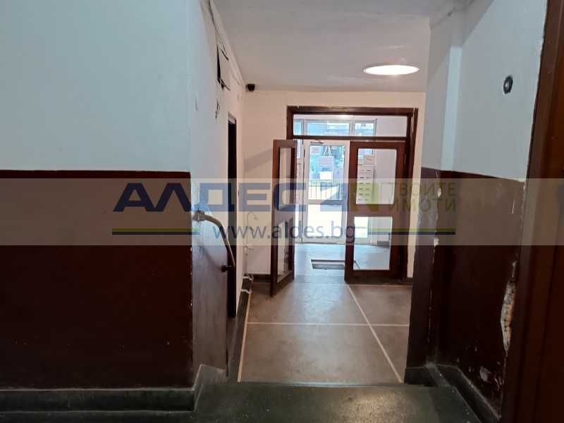 Дава се под наем Тристаен апартамент в София, Център - 98 кв.м за 765 € - Снимка #11