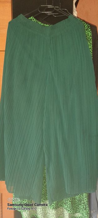 Fustă pantalon, plisata verde captusita,mas.46-48.
