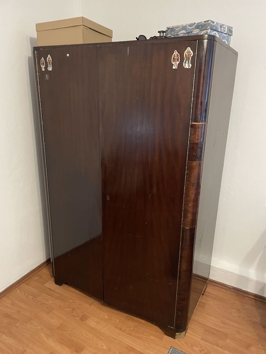 Dulap vechi traditional / Banca lavita rustica