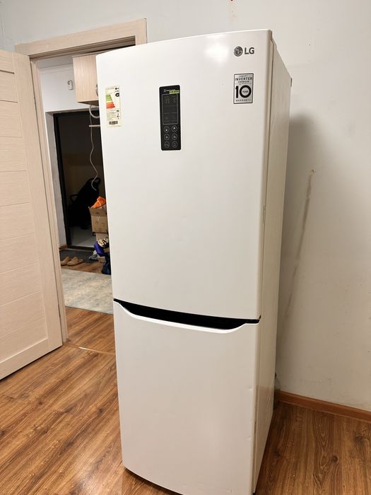 Холодильник продам LG