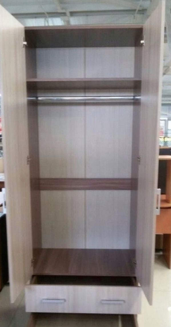 Продам двухдверный шкаф