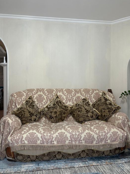 Продам диван с двумя креслами