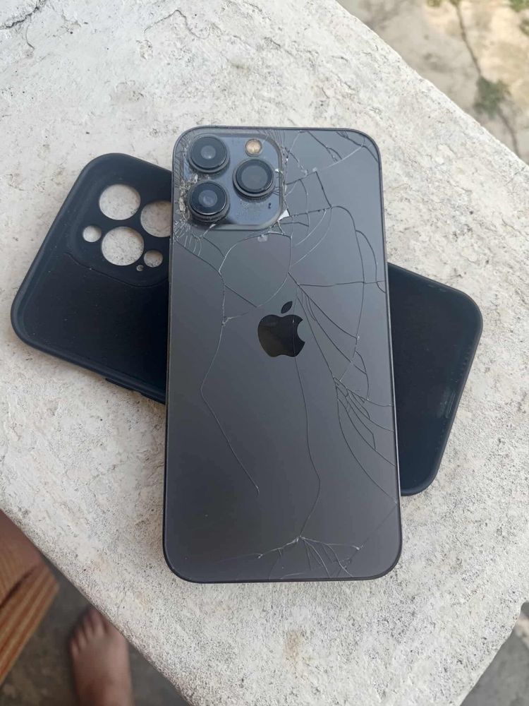 Iphone 13 pro max fisurat spate