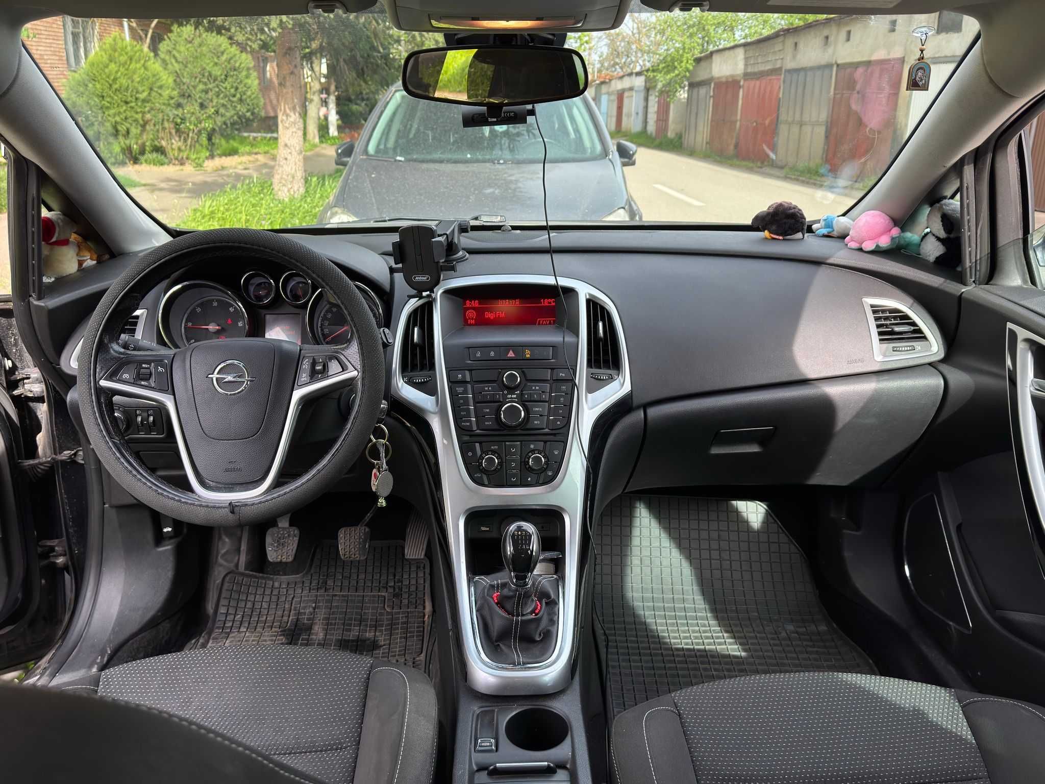 Opel Astra J Sport Tourer 2011