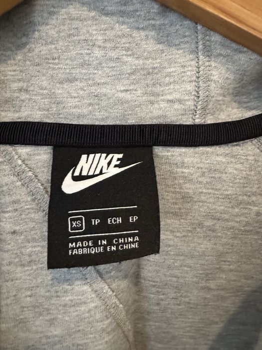 Суитшърт на Nike с качулка и цип в размер XS цвят сив
