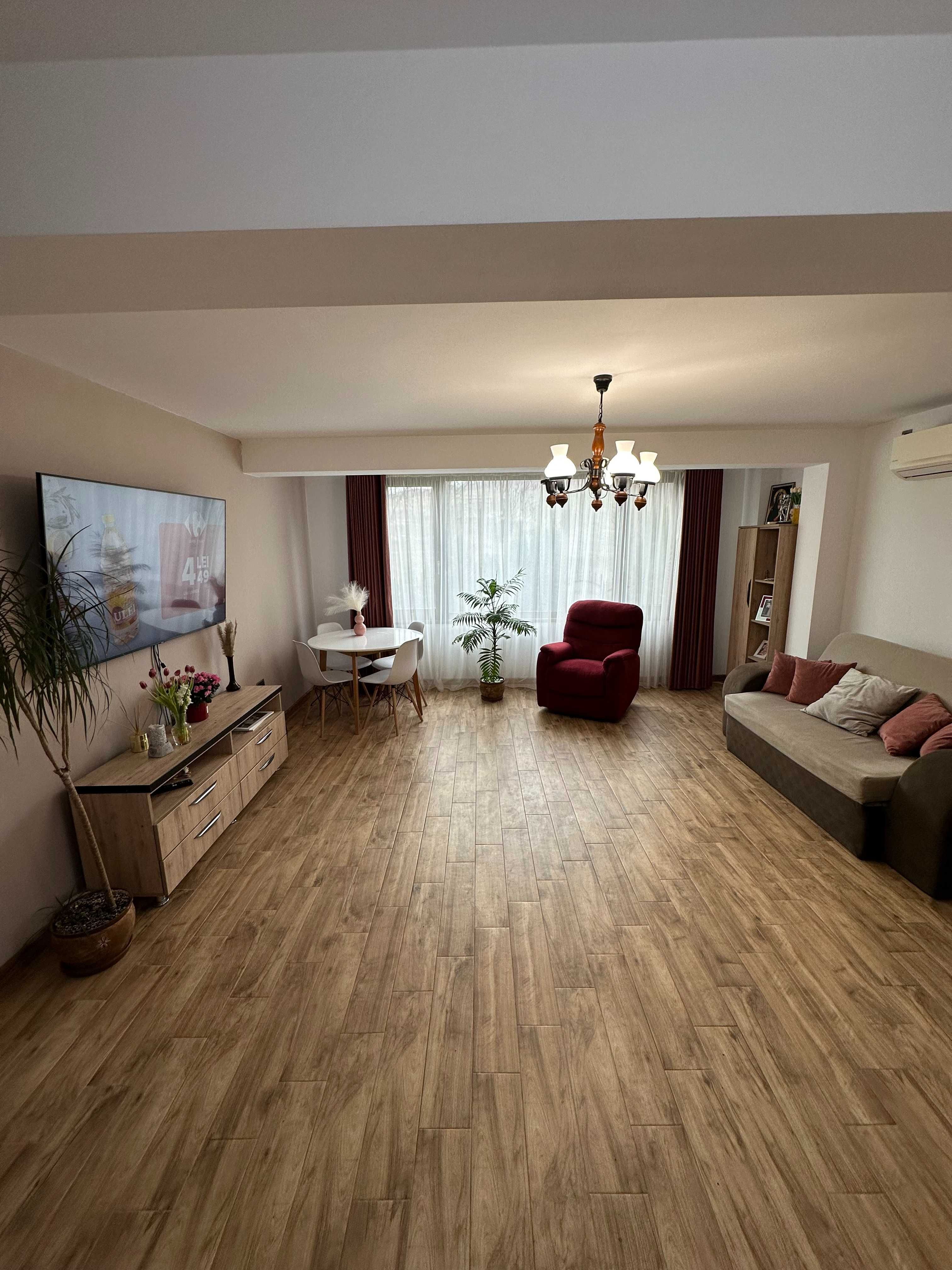 Apartament cu 3 camere mobilat, curte, loc parcare cu priza incarcare