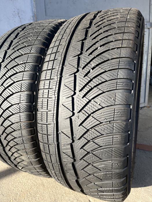 2 бр. зимни гуми 235/45/18 Michelin 6 mm DOT 3117