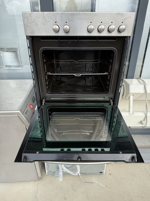Фурна за вграждане Bosch Инокс с котлони
