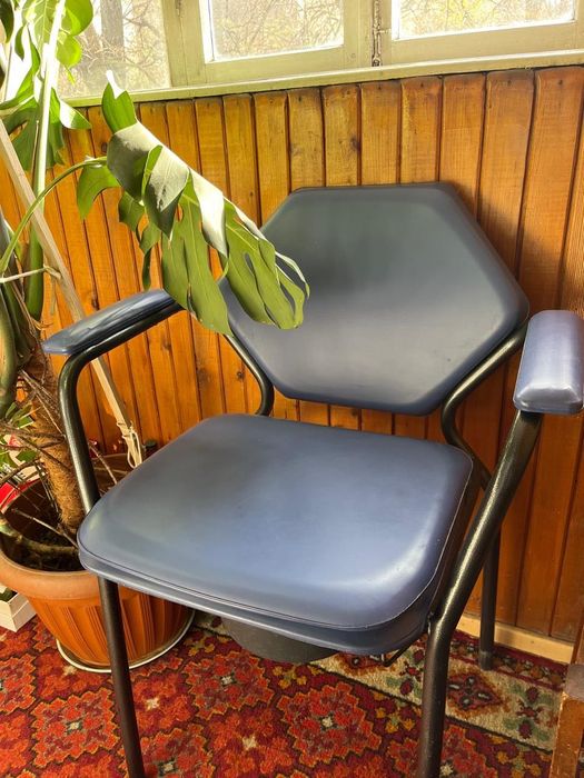 Стул-унитаз для неходячих