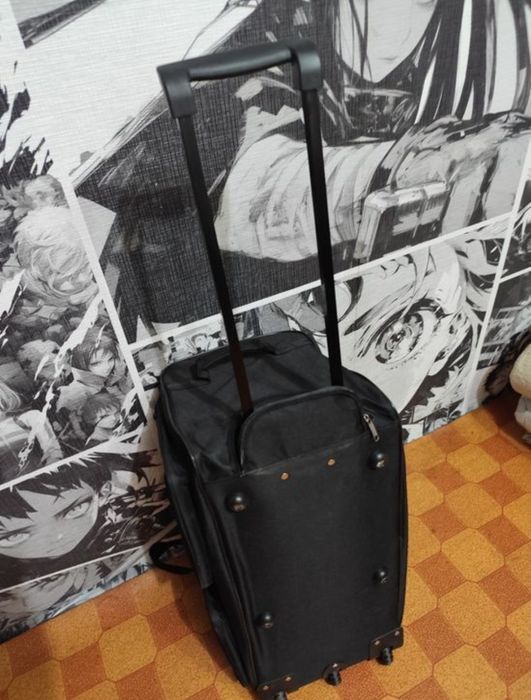 Сумка на колёсиках с ручкой