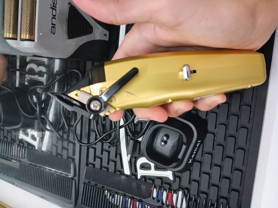 Професионална машинка за подстригване kemei 2035