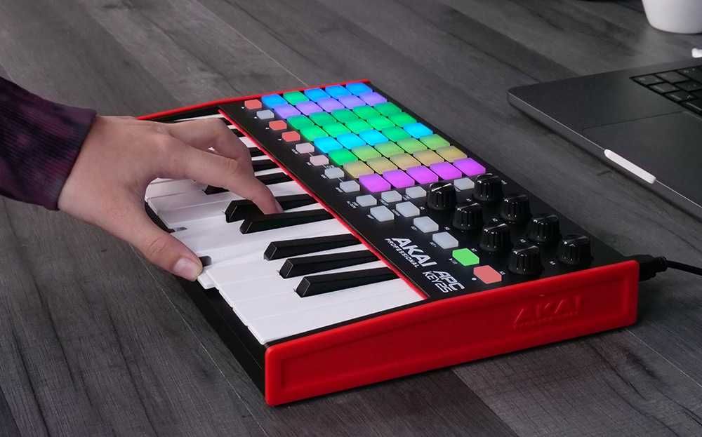 AKAI APC KEY 25 MK2 USB контроллер с клавиатурой