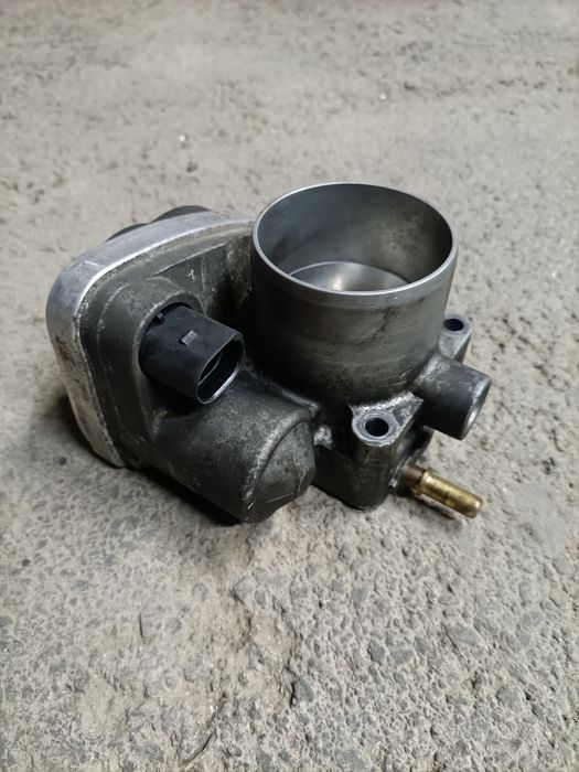 Clapetă:Megane,Clio..expediere rapidă și ieftină,oriunde,accept schimb