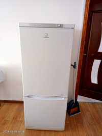 Продам холодильник, indesit, 12000