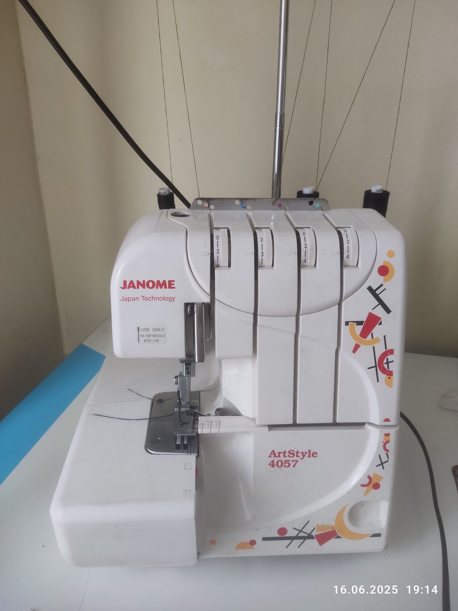 Срочно  продам Оверлог Джаном