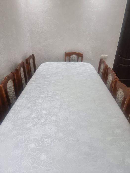 Гостевой стол и двенадцать стульев!Продам!