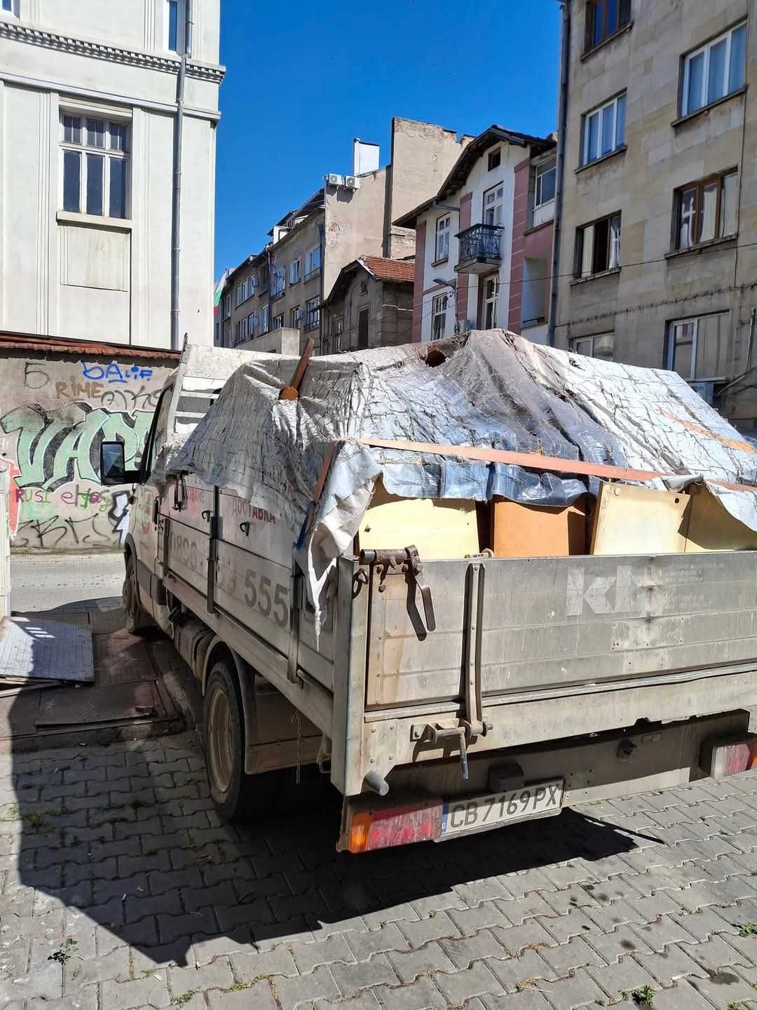 Извозване и освобождаване на ненужни вещи!Почистване на мазета!