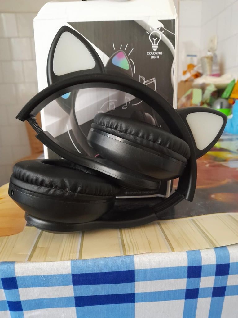 Căști cu multiple funcții
