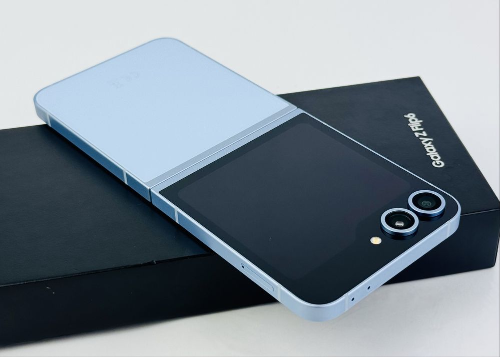 КАТО НОВ! Samsung Galaxy Z Flip 6 5G 256GB 12RAM Blue Гаранция!