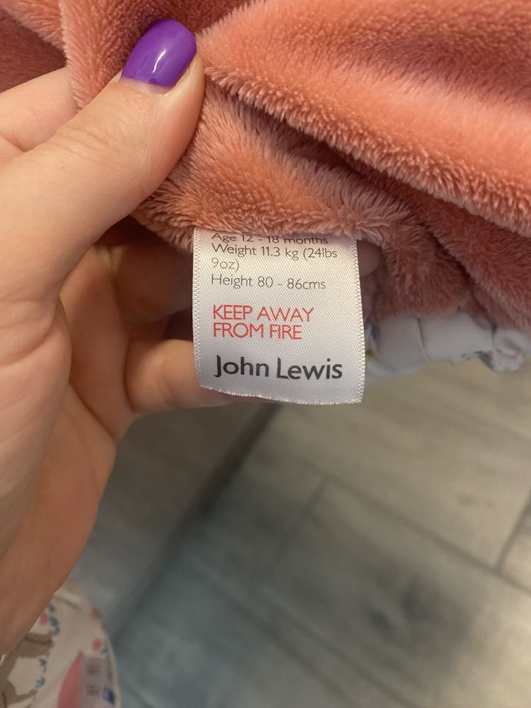 Jacheta John Lewis fetite