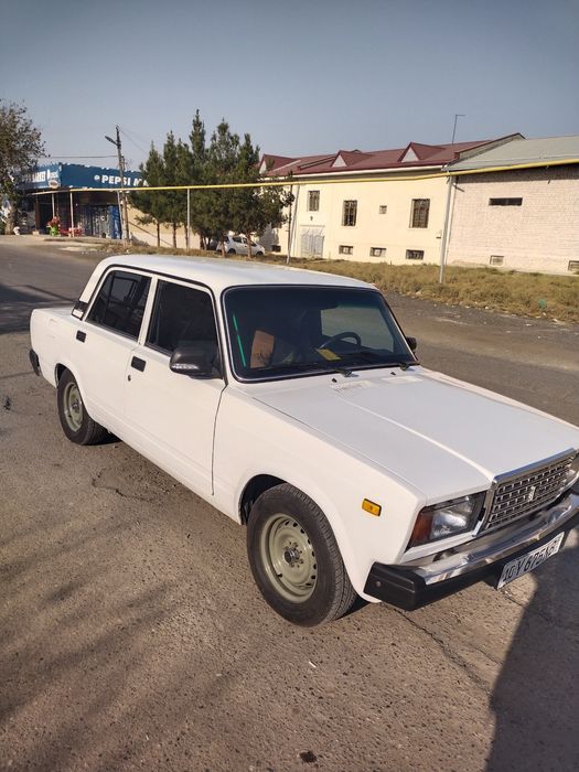 Vaz 2107 sotiladi