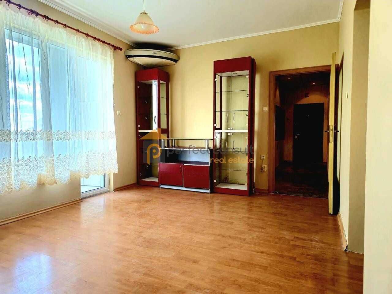 Тристаен Апартамен в Центъра