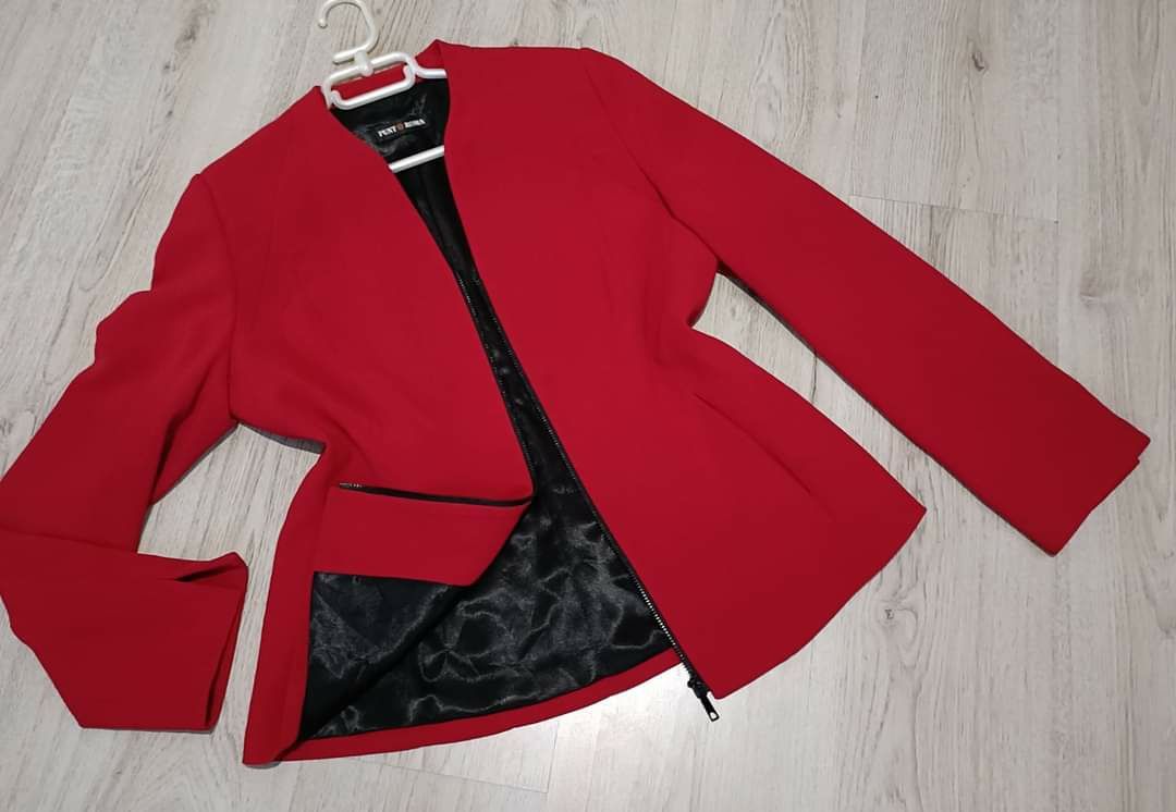 Дамско червено сако с цип