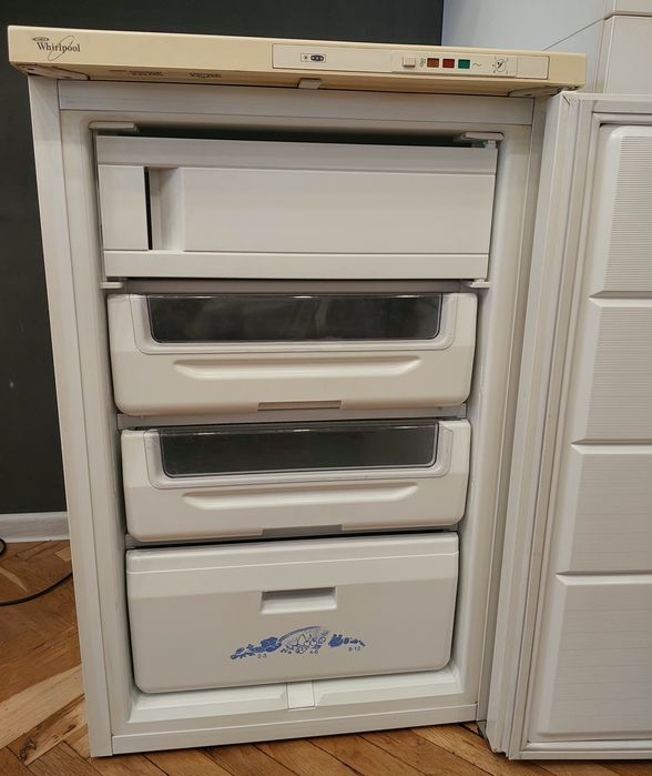 Фризер Whirlpool AFB409