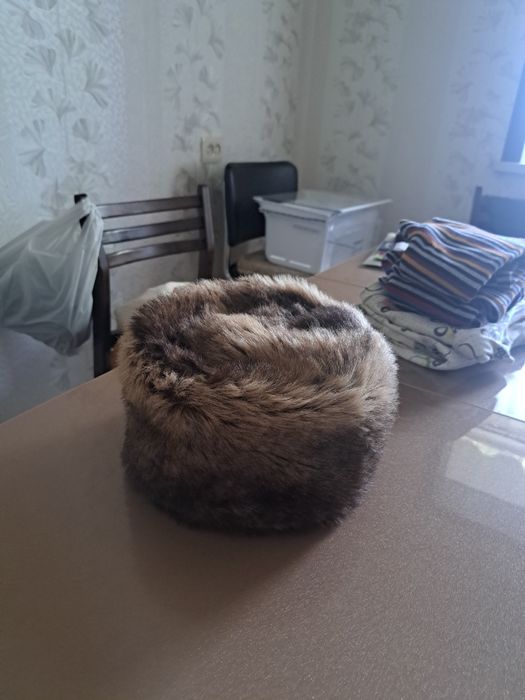 Женский песцовый головной убор и простой, мужская норковая шапка