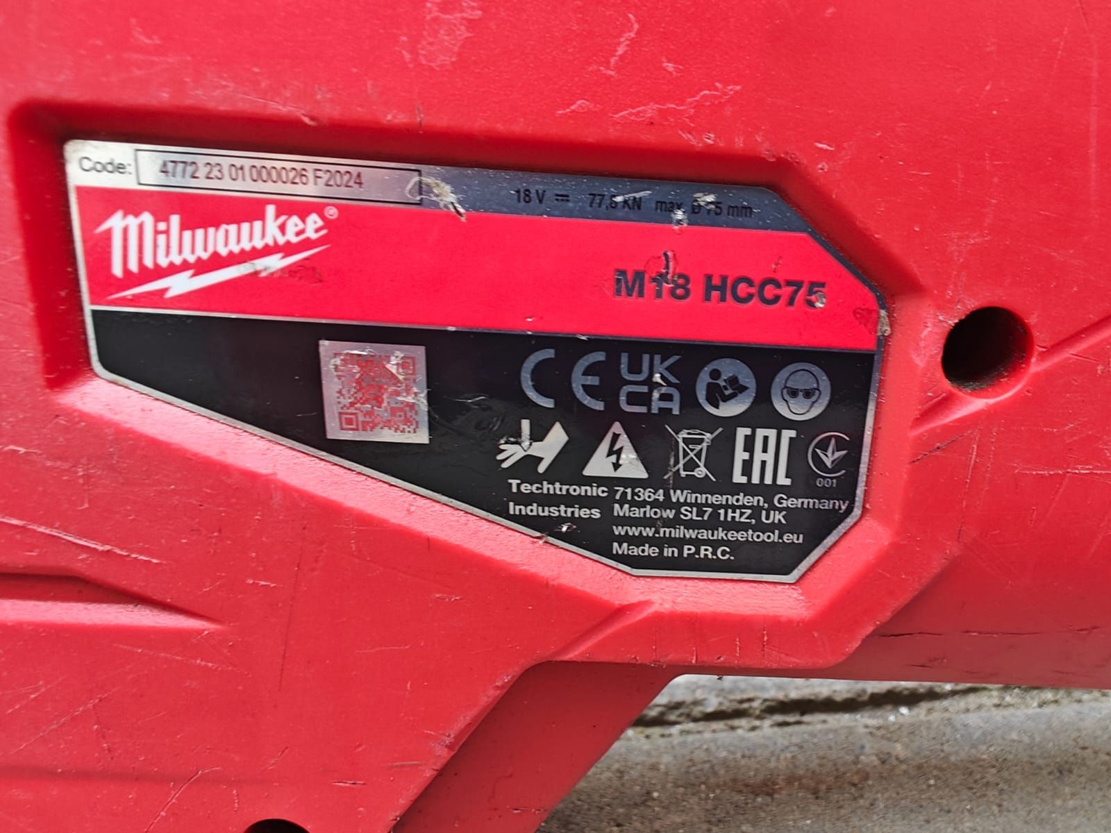 Milwaukee taietor hidraulic pentru cabluri subterane telecomanda