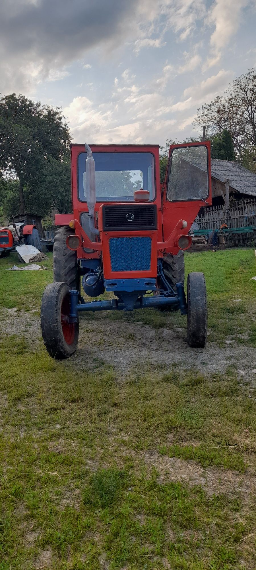 Vând tractor U650