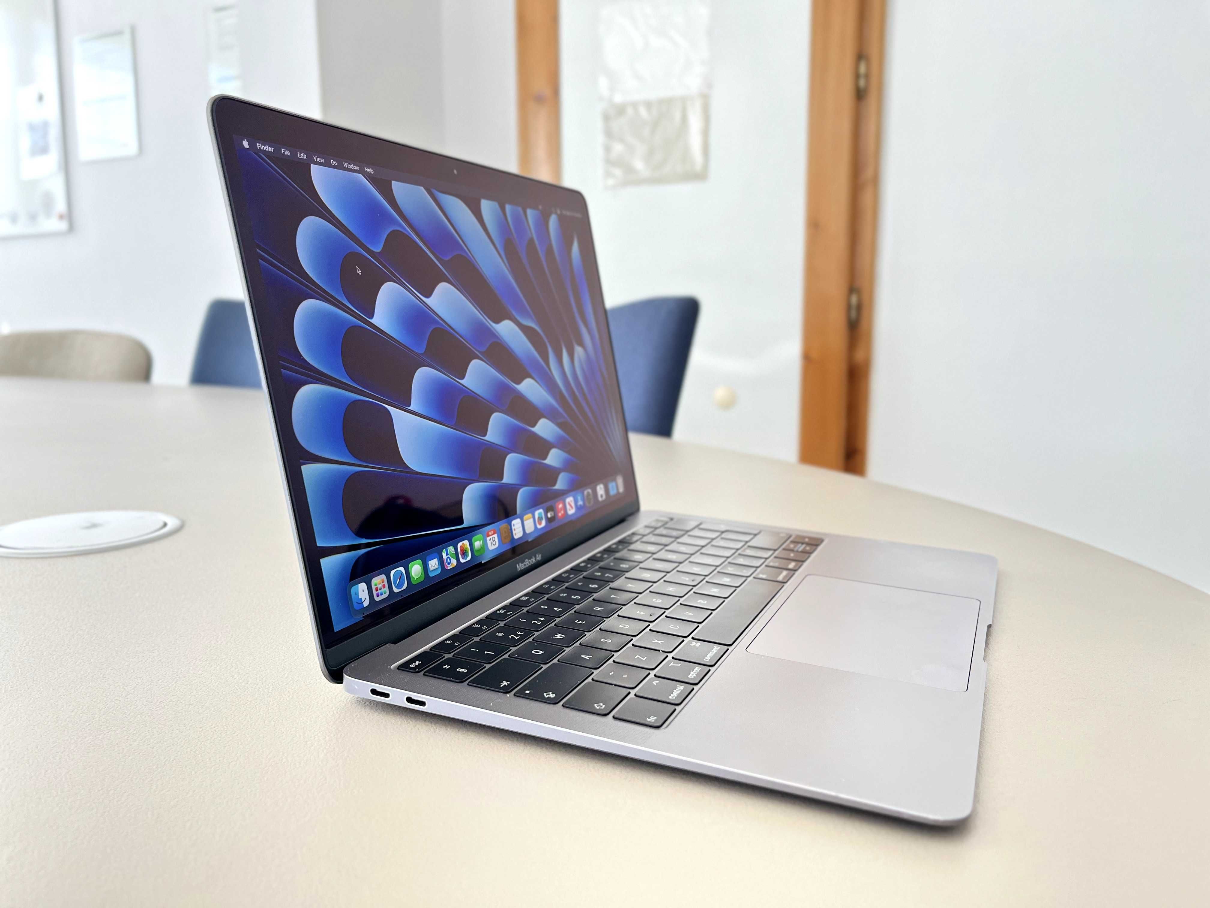 Apple MacBook AIR 13 A1932 i5 3.6Gz 16GB 512GB NVMe Space Gray