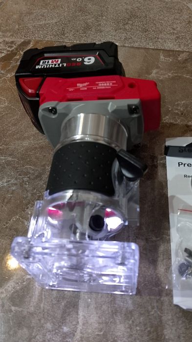 Freza canturi milwaukee cu o baterie de 6A