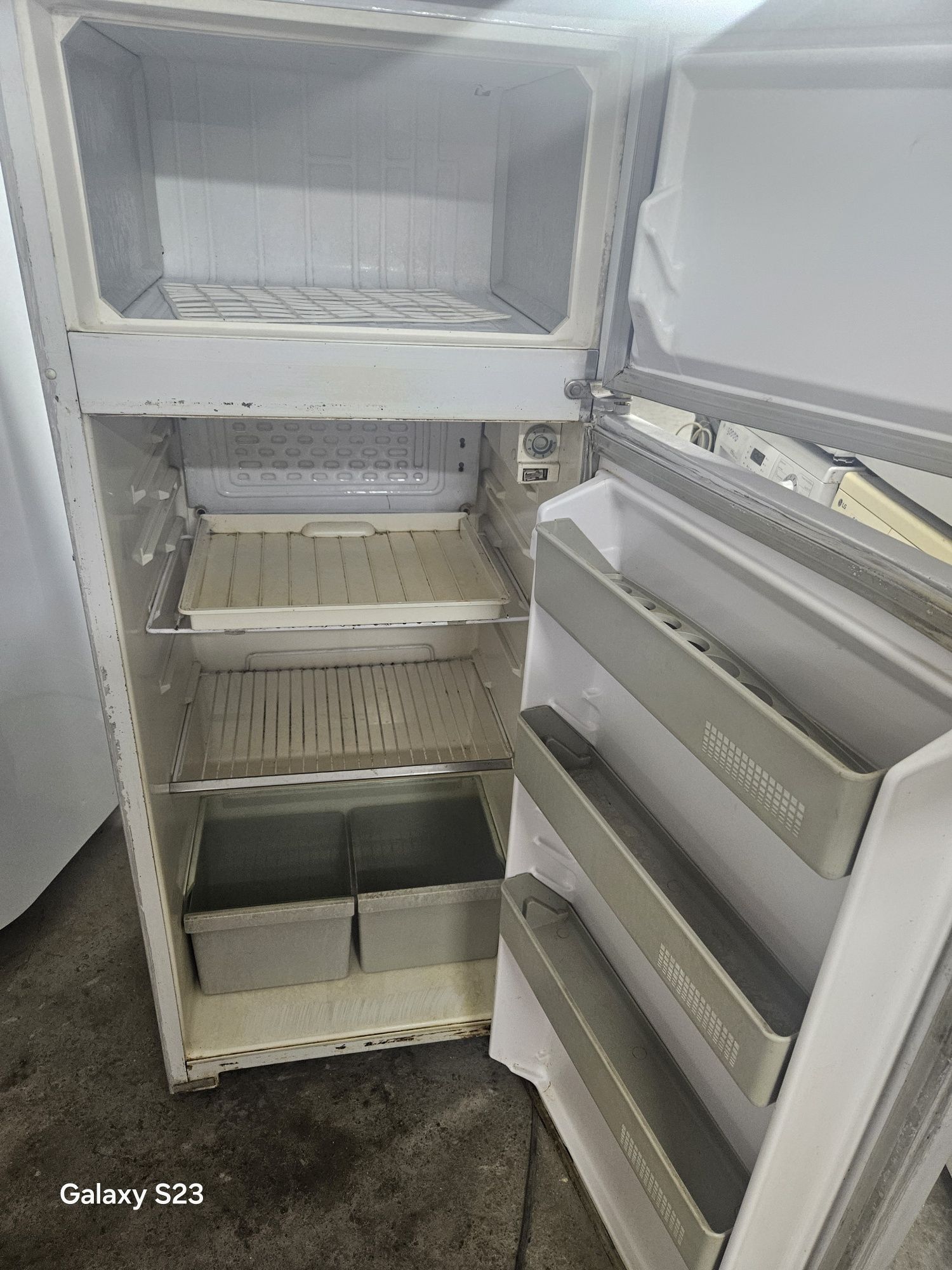 Продам холодильник