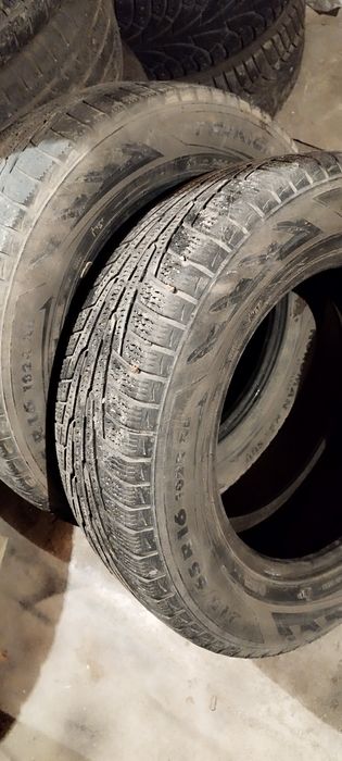 Продам 2шт зимние шины 215/65/16