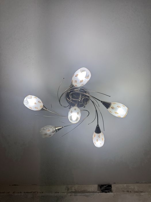 Продам люстру 6ти цокольную бу