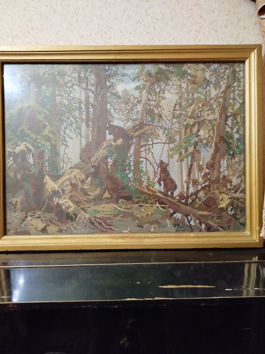 Изображение представляет собой вышивку или гобелен, основанный на изве