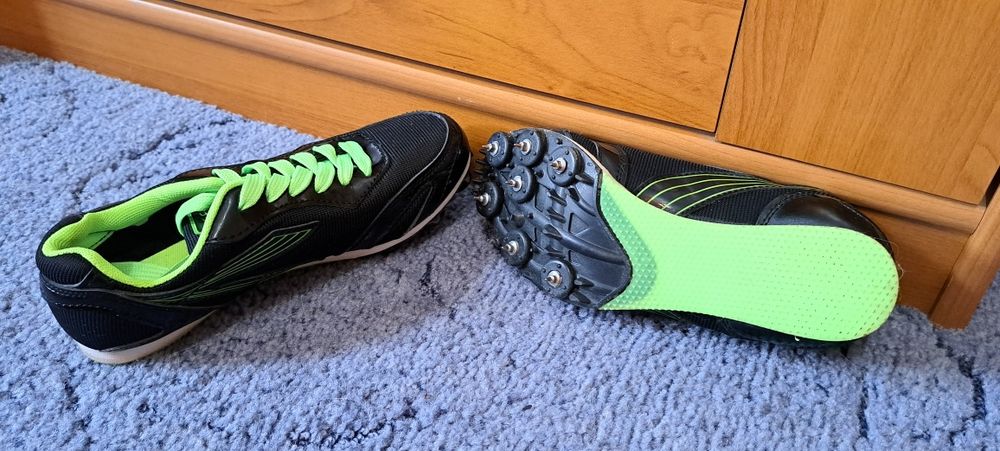 Продаю новые шиповки