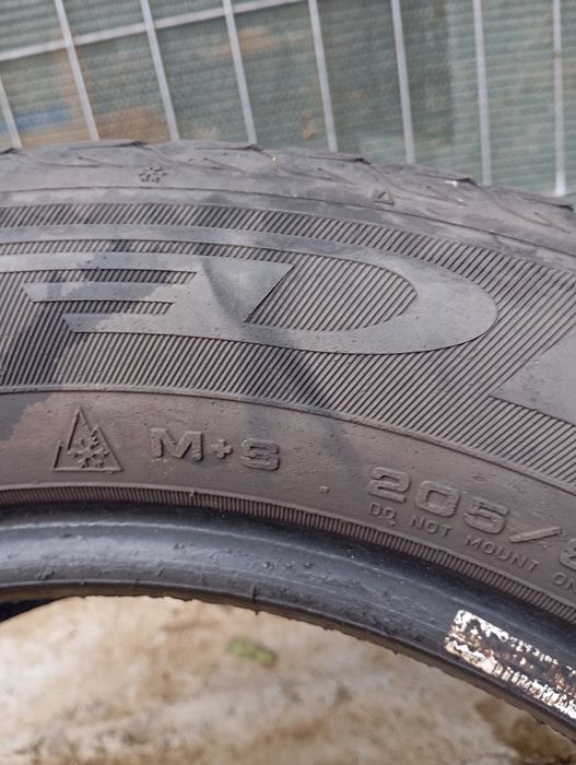 De  vânzare 4 anvelope m+s 205/60/16, foarte bune,