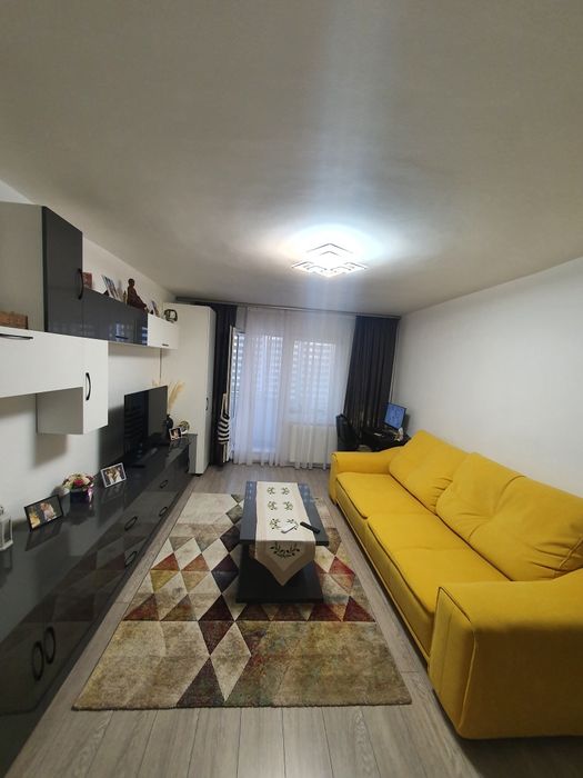 Vand URGENT Apartament cu 2 camere, complet renovat, mobilat si utila