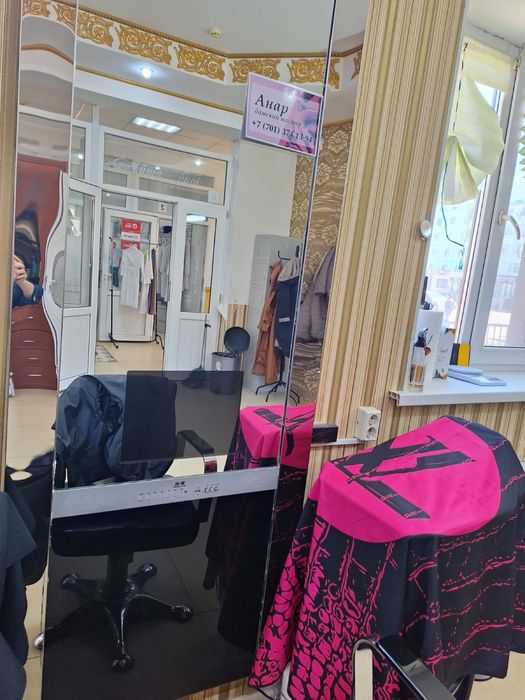 Зеркало для салонов красоты .Зеркале имееться экран